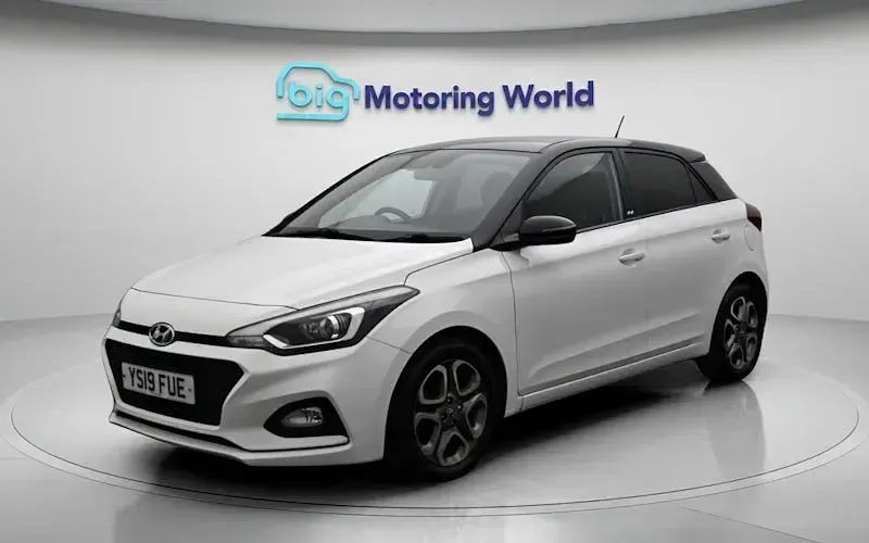 Used Hyundai i20 84 HP (61 kW) 2019 White Hatchback