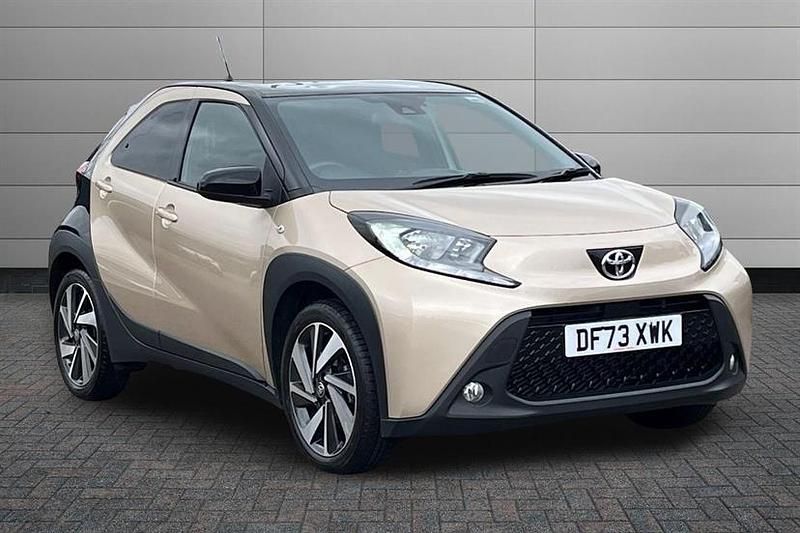 Used Toyota Aygo X 72 HP (52 kW) 2024 Ginger beige with black SUV