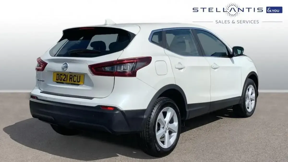 Used Nissan Qashqai Acenta Premium 158 HP (116 kW) 2021 White SUV