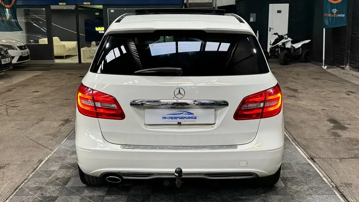 Used Mercedes B180 109 HP (80 kW) 2012 White Hatchback