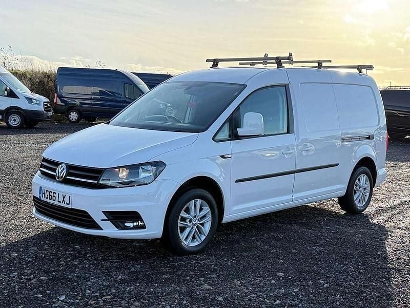 Used VW Caddy Maxi Highline 102 HP (75 kW) 2017 White MPV