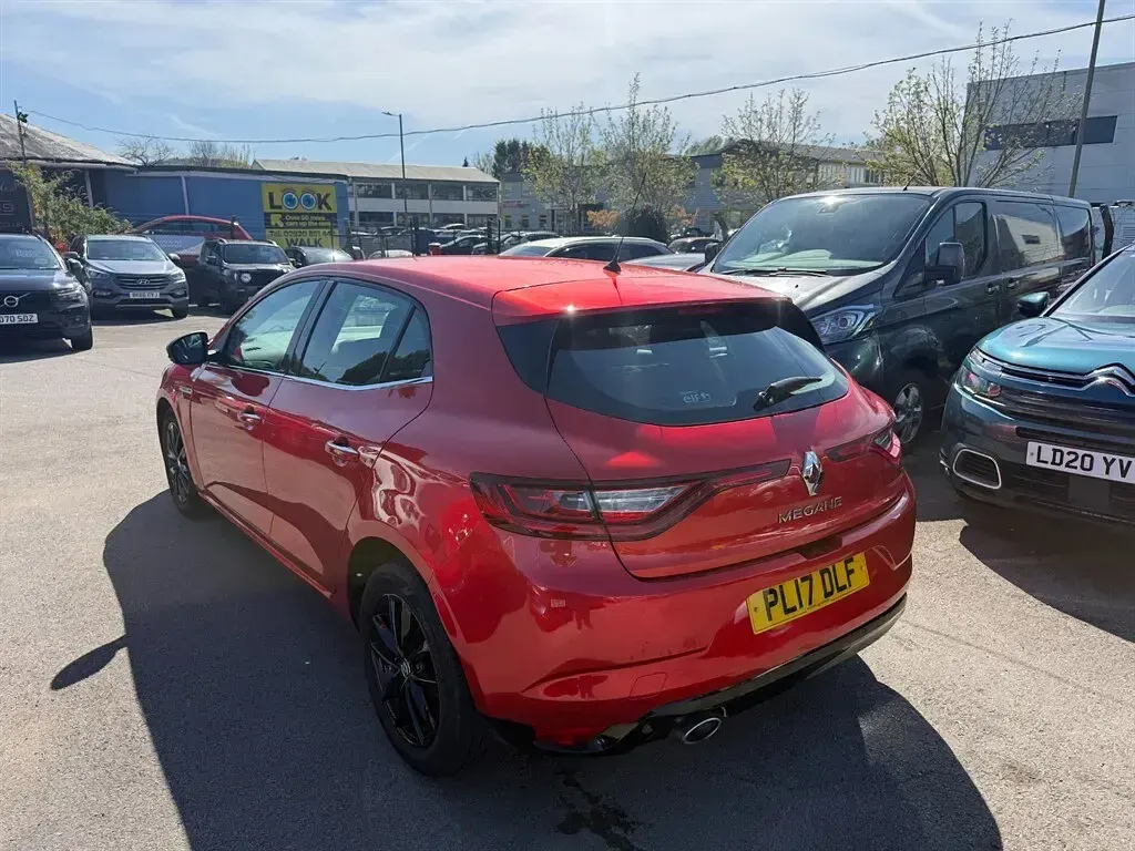 Used Renault Mégane Dynamique 130 HP (95 kW) 2017 Red Hatchback