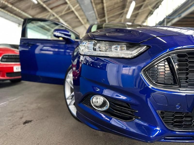 Usado Ford Mondeo Titanium 240 HP (176 kW) 2015 Azul Carrinha