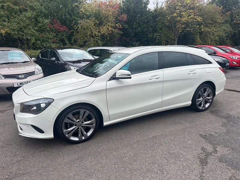Used Mercedes CLA200 Shooting Brake 136 HP (100 kW) 2017 White Estate