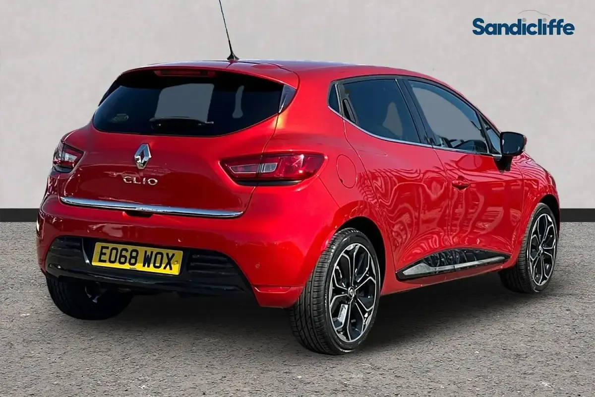 Used Renault Clio Iconic 90 HP (66 kW) 2018 Red Hatchback