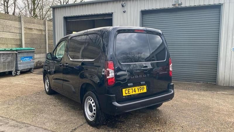 Used Peugeot Partner S 101 HP (74 kW) 2024 Black MPV