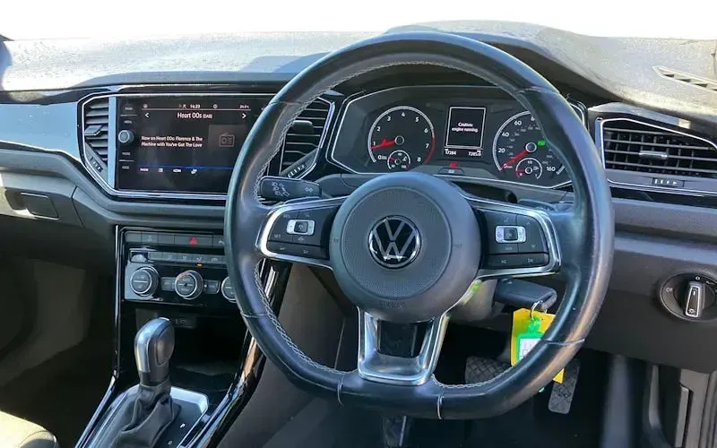 Usado VW T-Roc Black Edition 150 HP (110 kW) 2021 Cinzento SUV