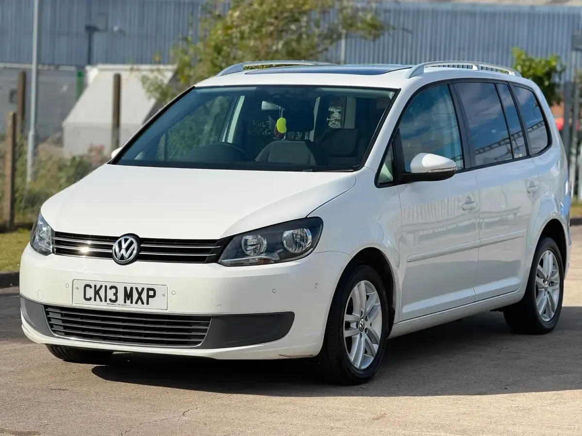Used VW Touran 140 HP (102 kW) 2013 White MPV