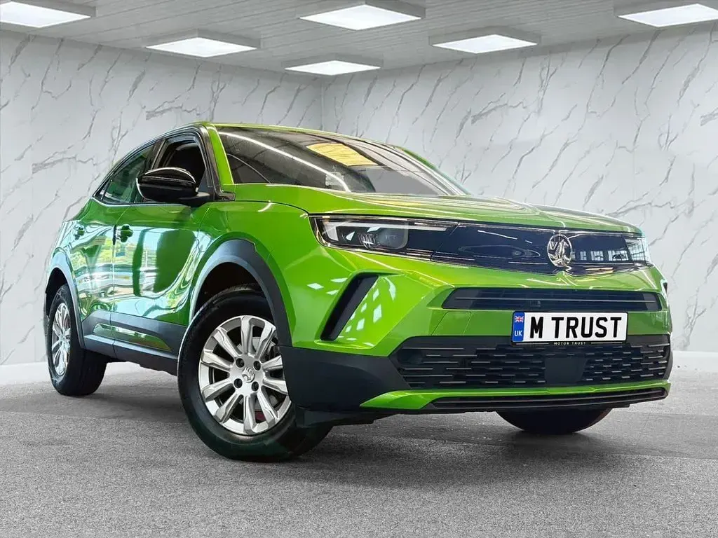 Usado Vauxhall Mokka Design Edition 100 HP (73 kW) 2023 Verde SUV