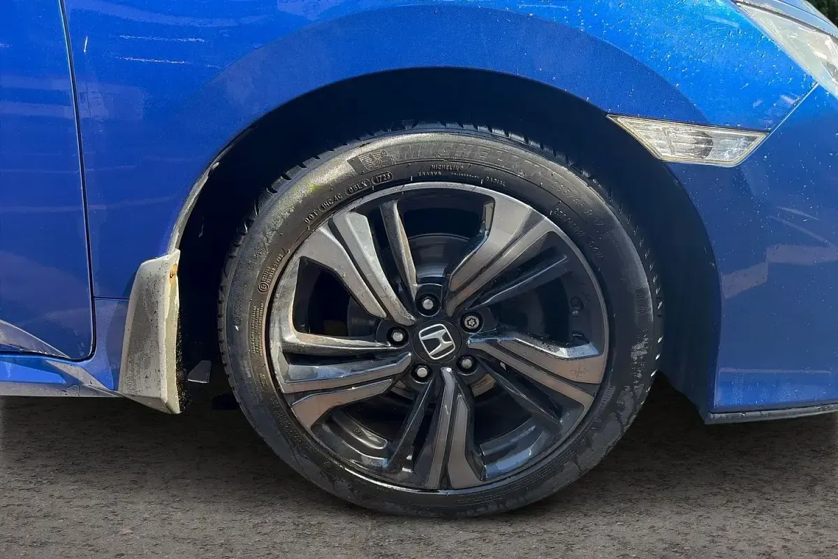 Begagnad Honda Civic SR 126 HK (92 kW) 2019 Blå Halvkombi