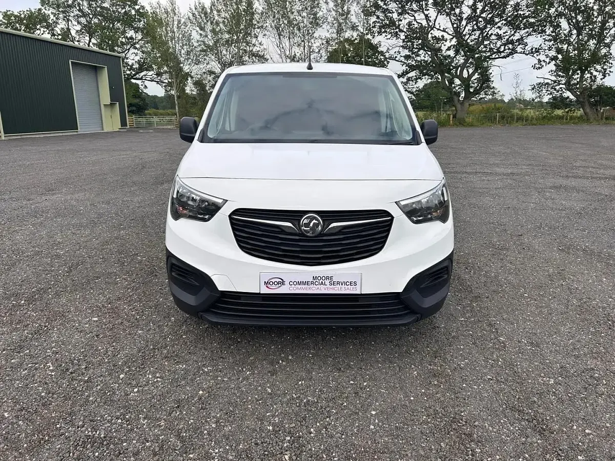 Used Vauxhall Combo 100 HP (73 kW) 2021 White MPV