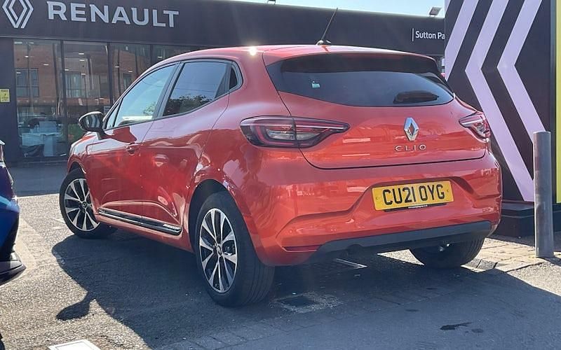 Used Renault Clio V Iconic 90 HP (66 kW) 2022 Hatchback