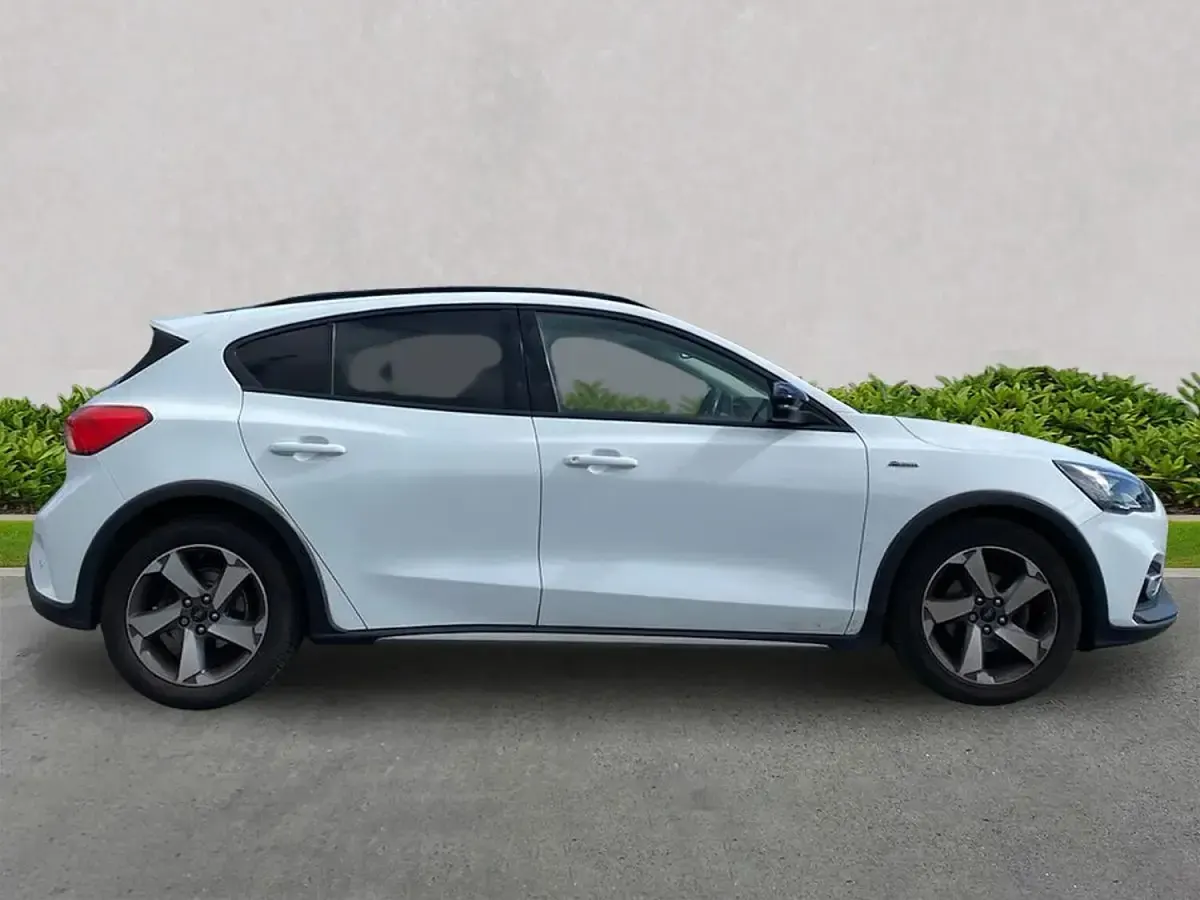 Used Ford Focus Active 2021 White Hatchback