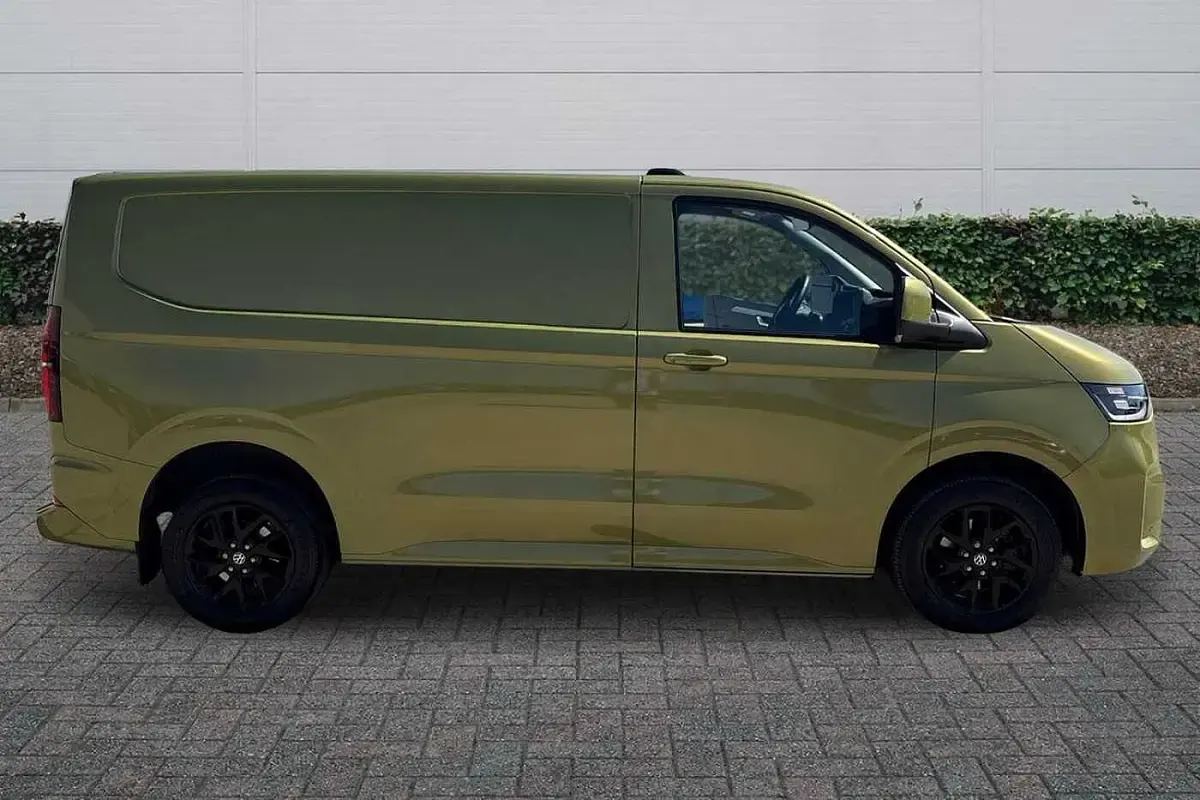 Used VW Transporter Pro 2025 Green Van