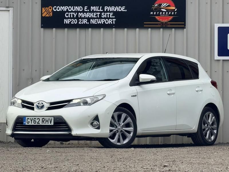 Used Toyota Auris Hybrid 2012 White Hatchback