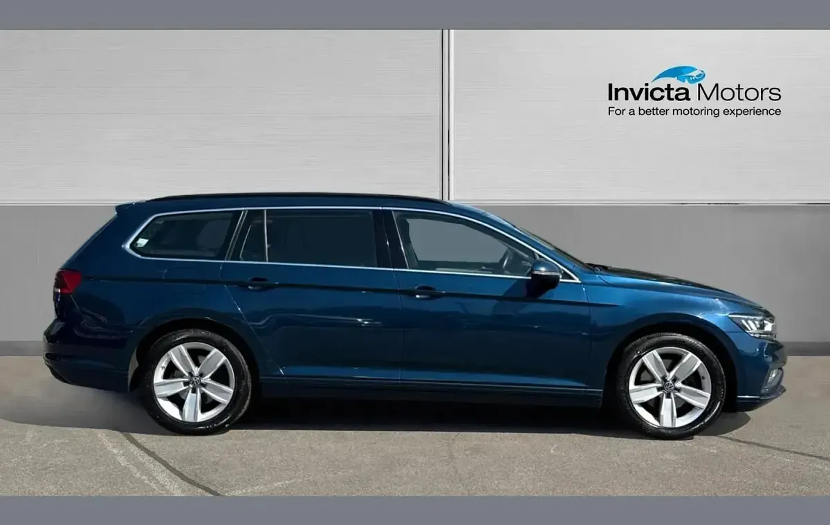 Used VW Passat SE 120 HP (88 kW) 2019 Aquamarine blue signature metallic Estate