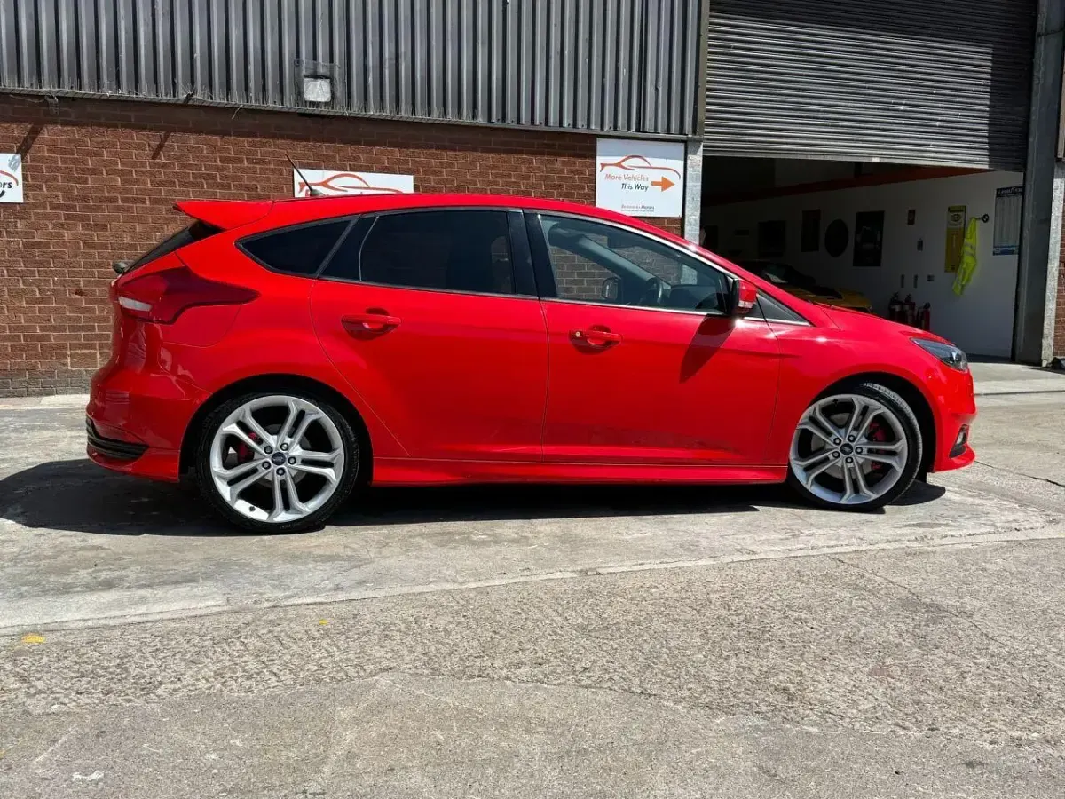 Used Ford Focus ST 185 HP (136 kW) 2018 Red Hatchback