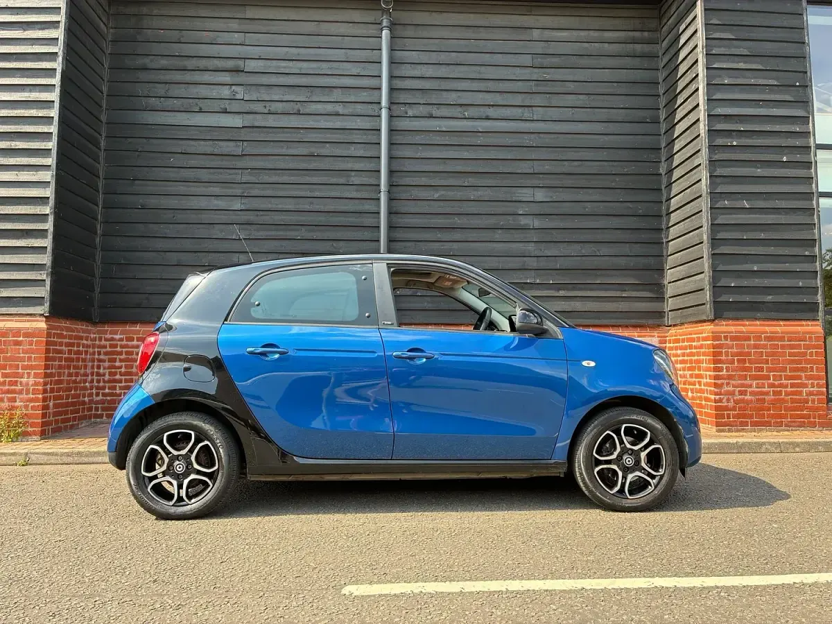 Used Smart ForFour Prime 71 HP (52 kW) 2016 Blue Hatchback