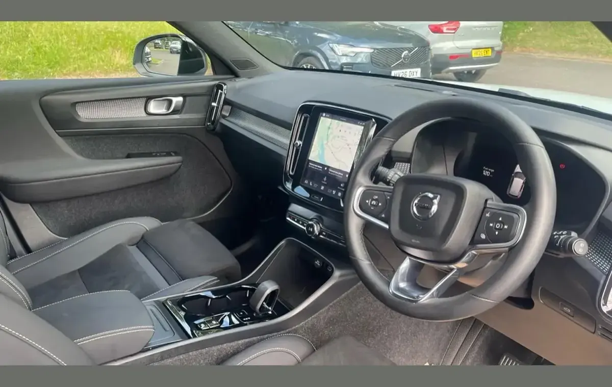 Used Volvo XC40 Plus 197 HP (144 kW) 2025 Blue SUV