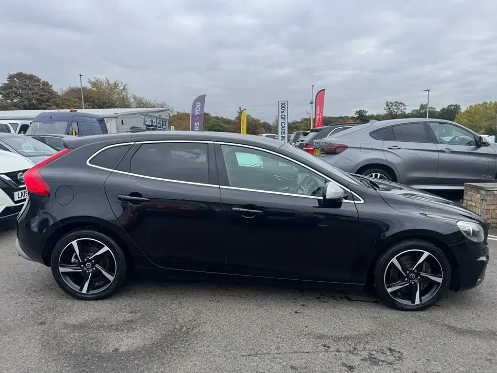 Used Volvo V40 R-Design 150 HP (110 kW) 2014 Black Estate