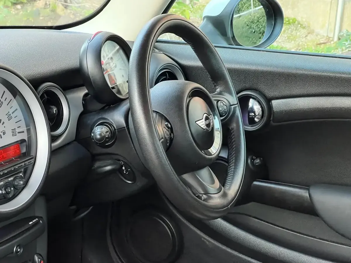 Begagnad Mini Cooper Hatch 2013 Brun Halvkombi