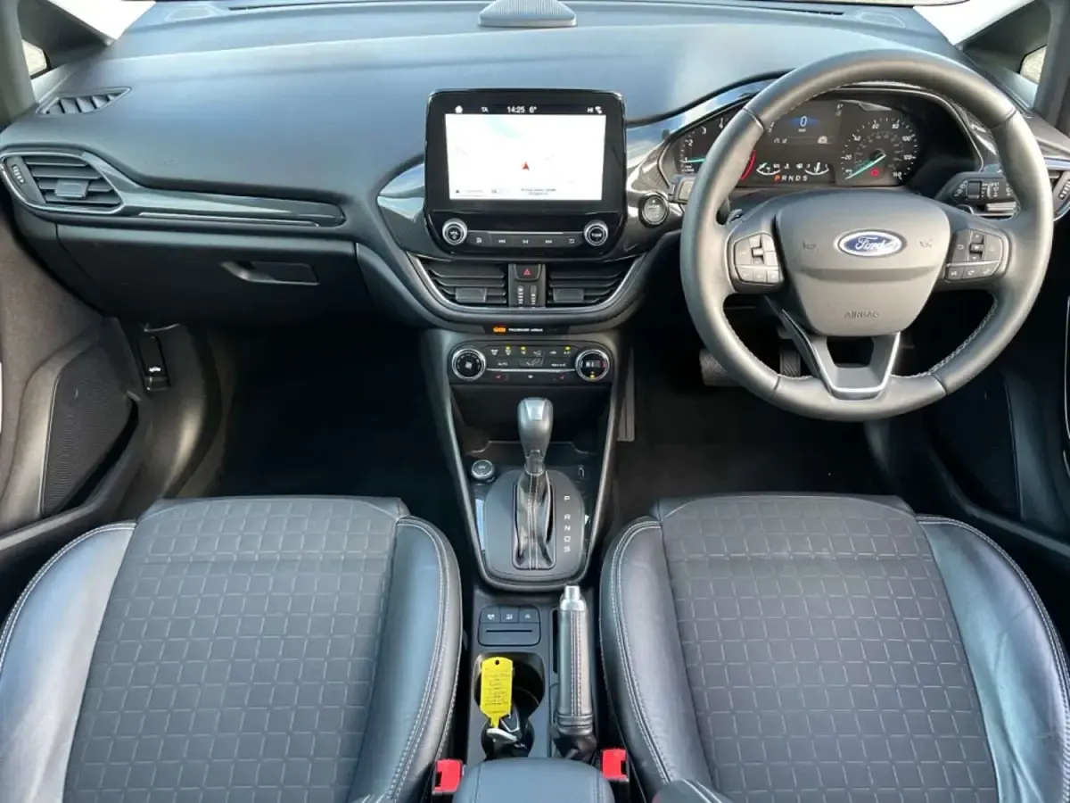 Usado Ford Fiesta Active X 100 CV (73 kW) 2018 Blanco Utilitario