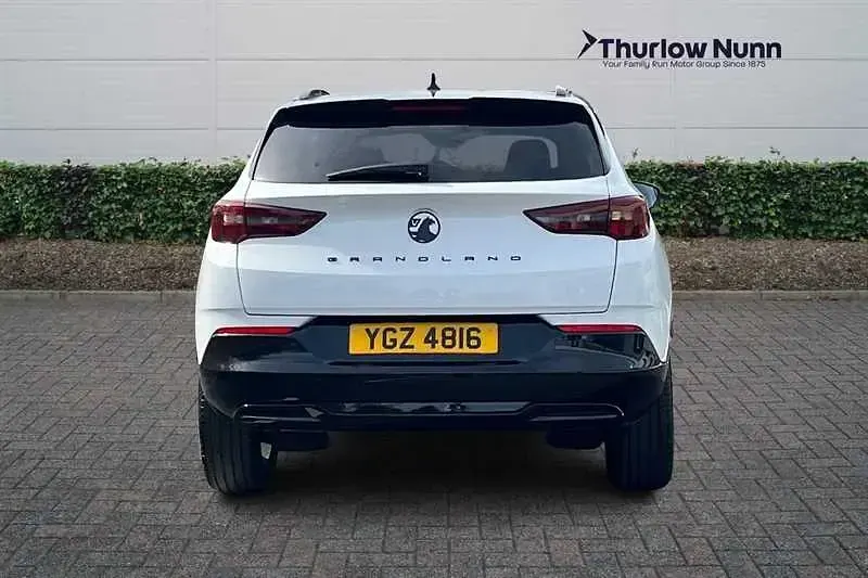 Used Vauxhall Grandland X GS Line 130 HP (95 kW) 2022 White SUV