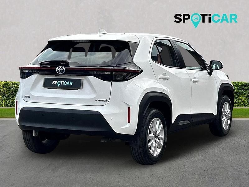 Used Toyota Yaris Hybrid 114 HP (83 kW) 2022 White