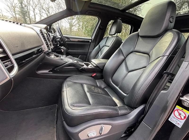 Used Porsche Cayenne 262 HP (192 kW) 2015 Black SUV