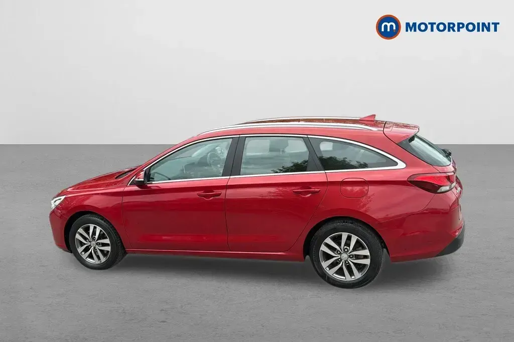 Used Hyundai i30 SE 2018 Red Estate