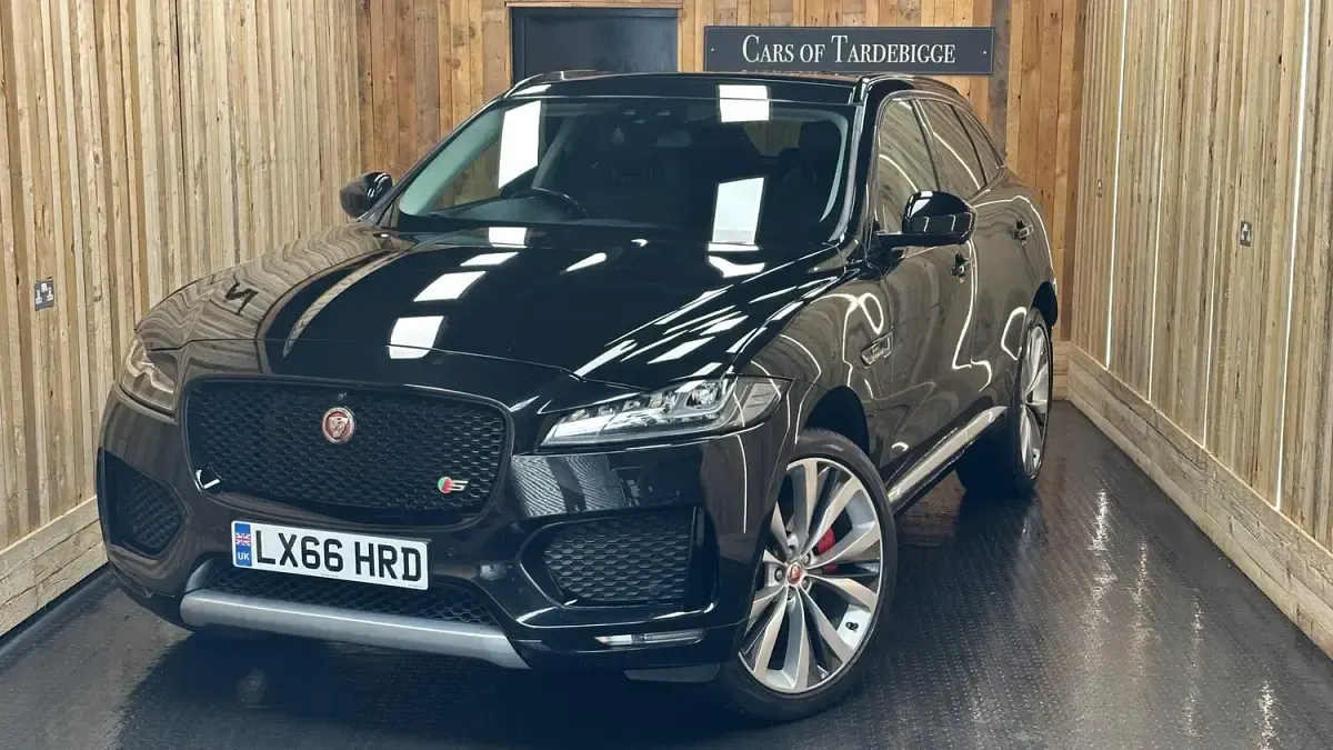 Used Jaguar F-Pace Supercharged 380 HP (279 kW) 2016 Black SUV