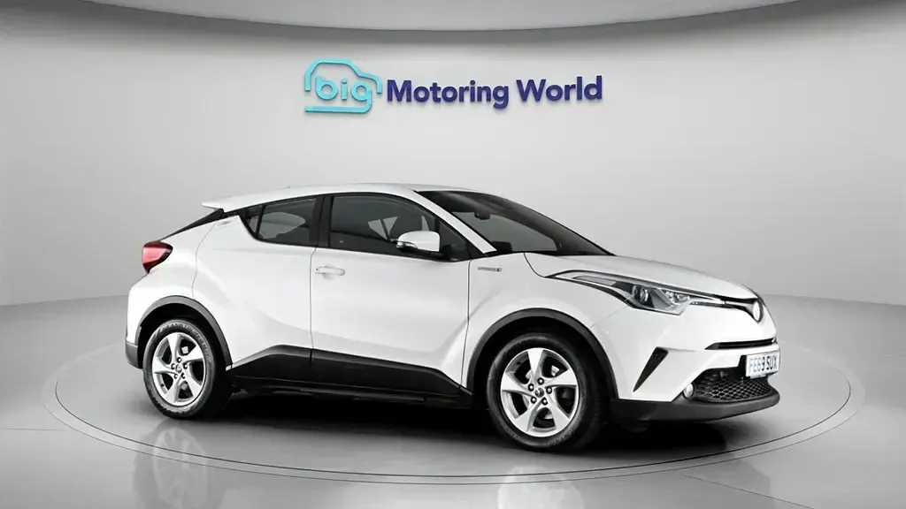 Second-hand Toyota C-HR 122 CP (89 kW) 2019 Alb SUV