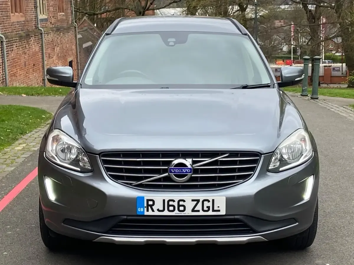 Usado Volvo XC60 SE 2016 Cinzento SUV