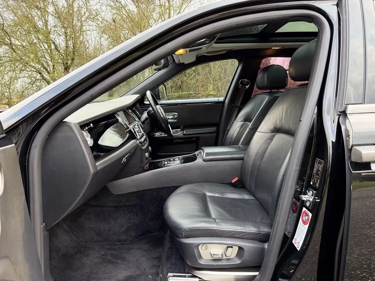 Used Rolls Royce Ghost 563 HP (414 kW) 2010 Black Sedan