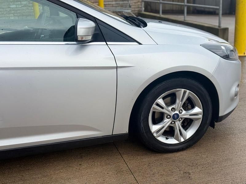 Used Ford Focus Zetec 2014 Silver Hatchback