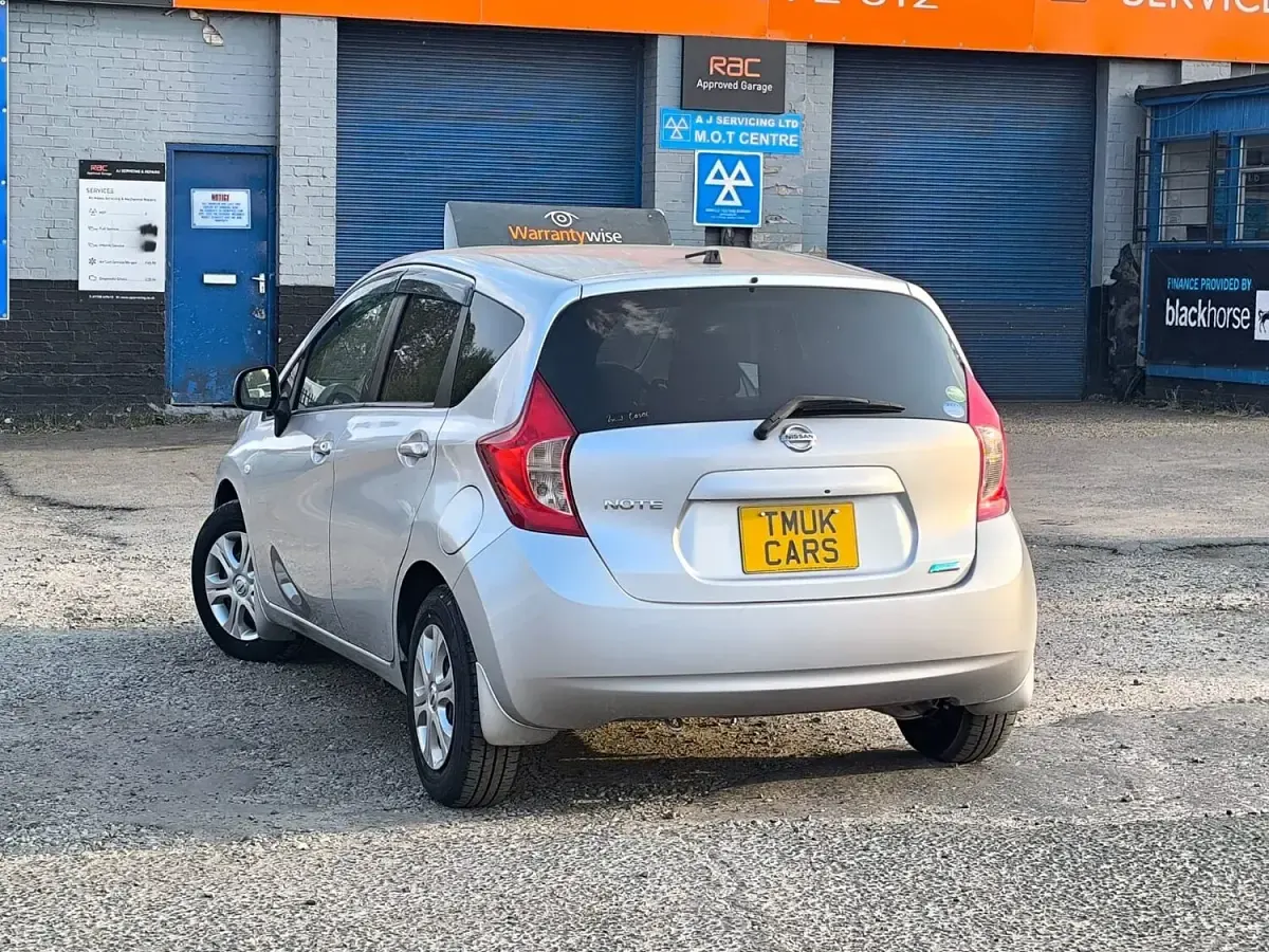 Used Nissan Note 98 HP (72 kW) 2013 Silver Hatchback