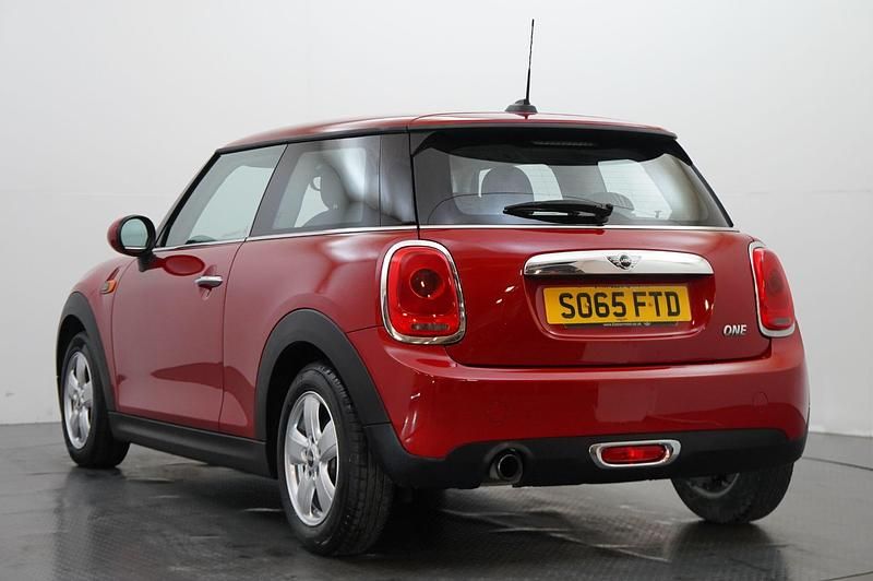 Used Mini ONE Hatch 101 HP (74 kW) 2015 Red Hatchback