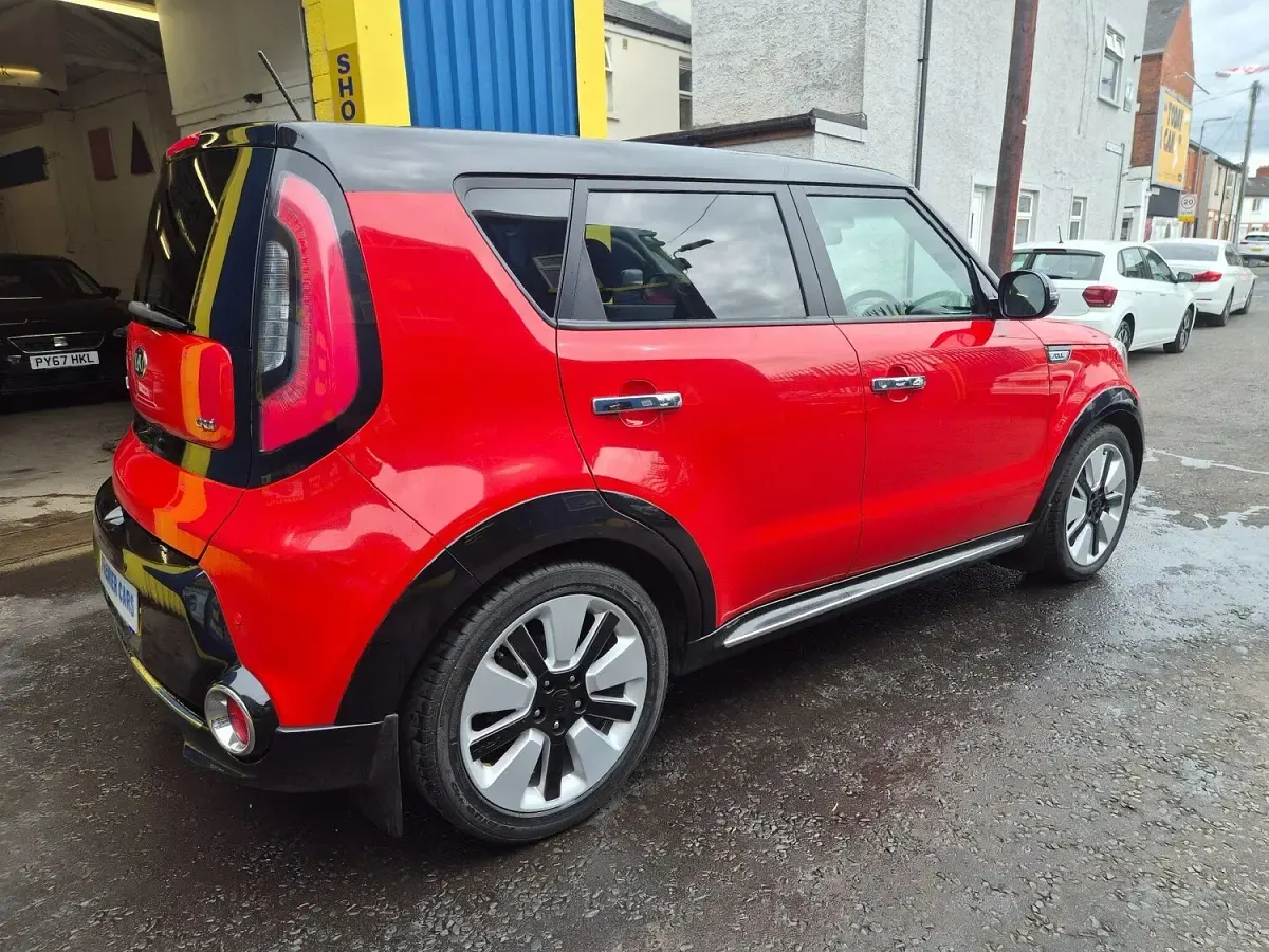 Used Kia Soul 126 HP (92 kW) 2016 Red SUV