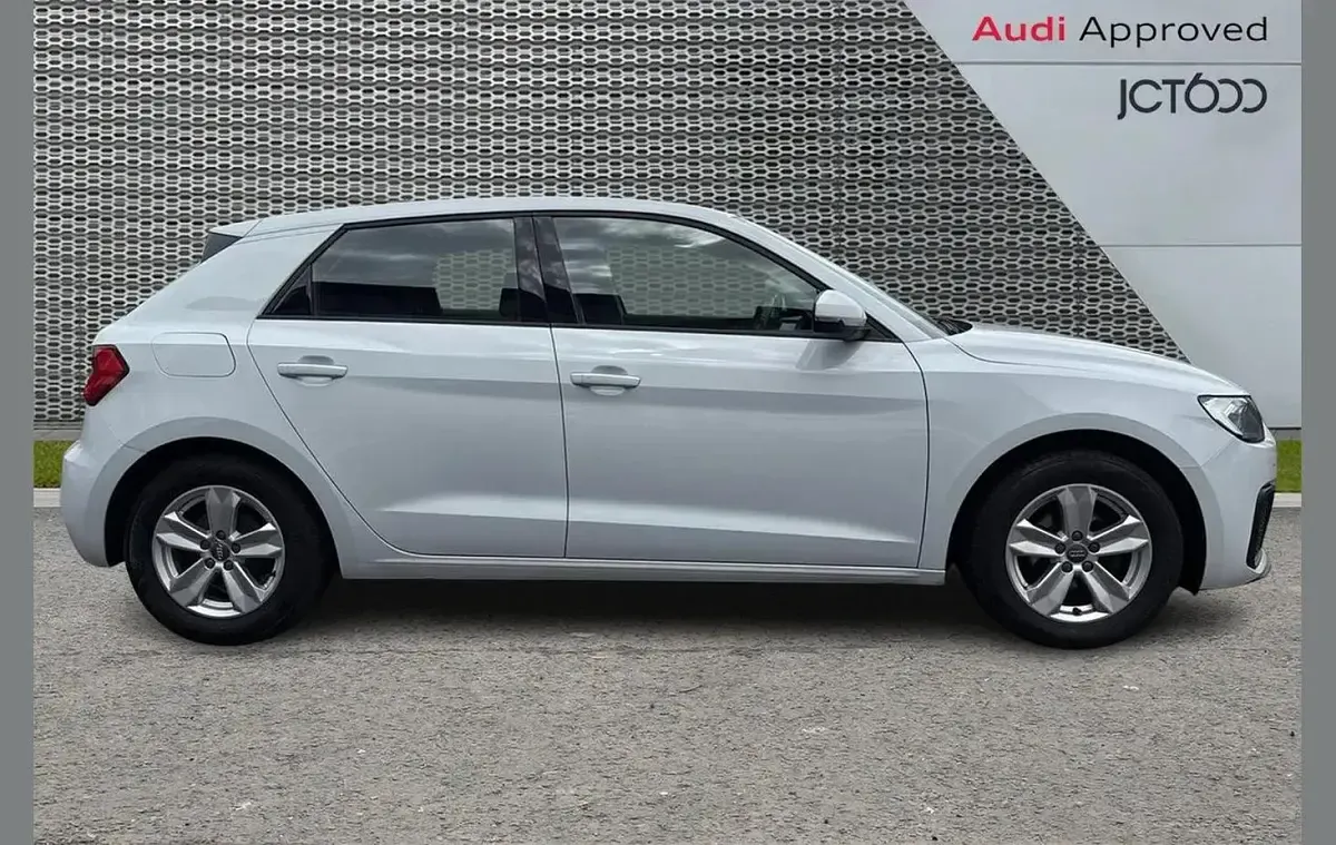 Used Audi A1 Design 94 HP (69 kW) 2020 White Hatchback