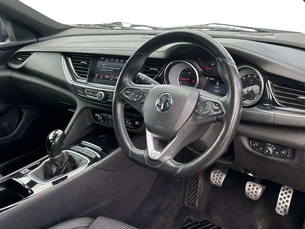 Second-hand Vauxhall Insignia SRi 162 CP (119 kW) 2017 Gri Hatchback