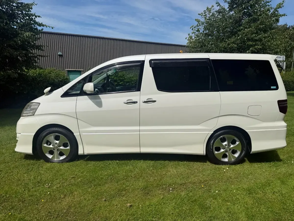 Used Toyota Alphard 159 HP (116 kW) 2007 Black MPV