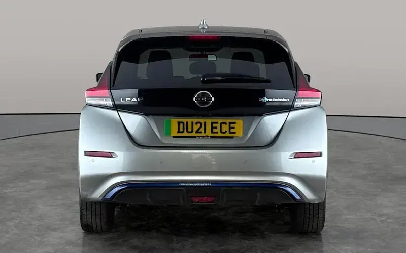 Used Nissan Leaf N-Connecta 160 kW (218 HP) 2021 Silver Hatchback