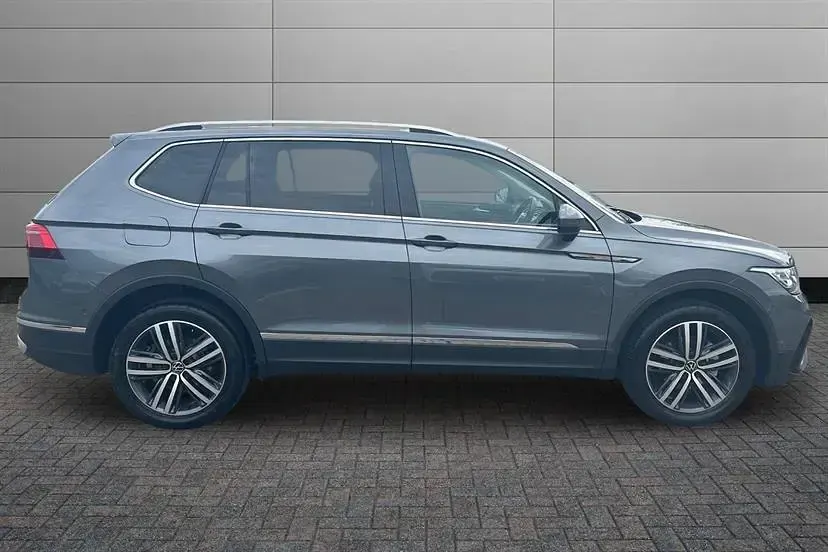 Used VW Tiguan Allspace Elegance 150 HP (110 kW) 2024 Platinum grey SUV