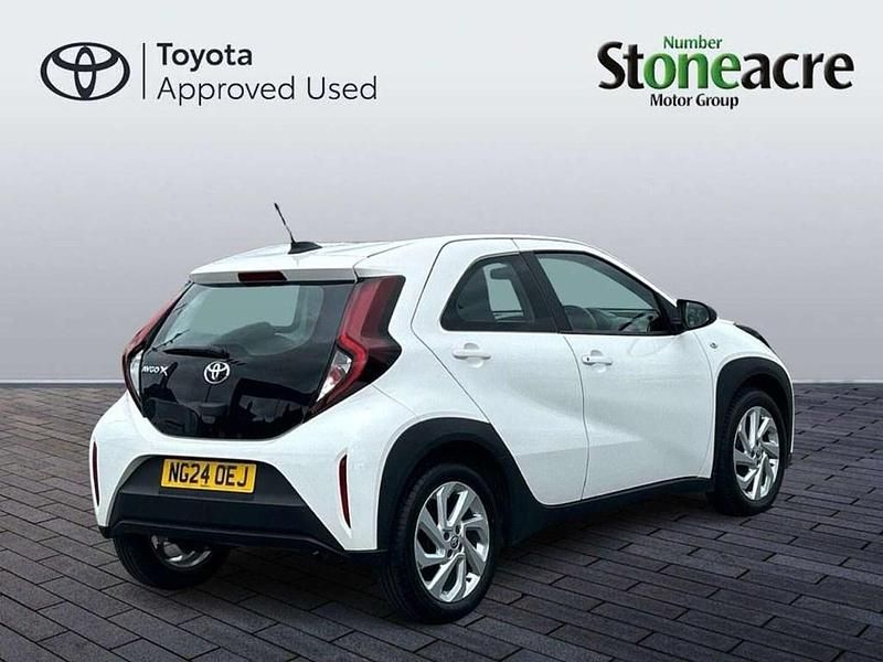 Used Toyota Aygo X PURE 72 HP (52 kW) 2024 White SUV