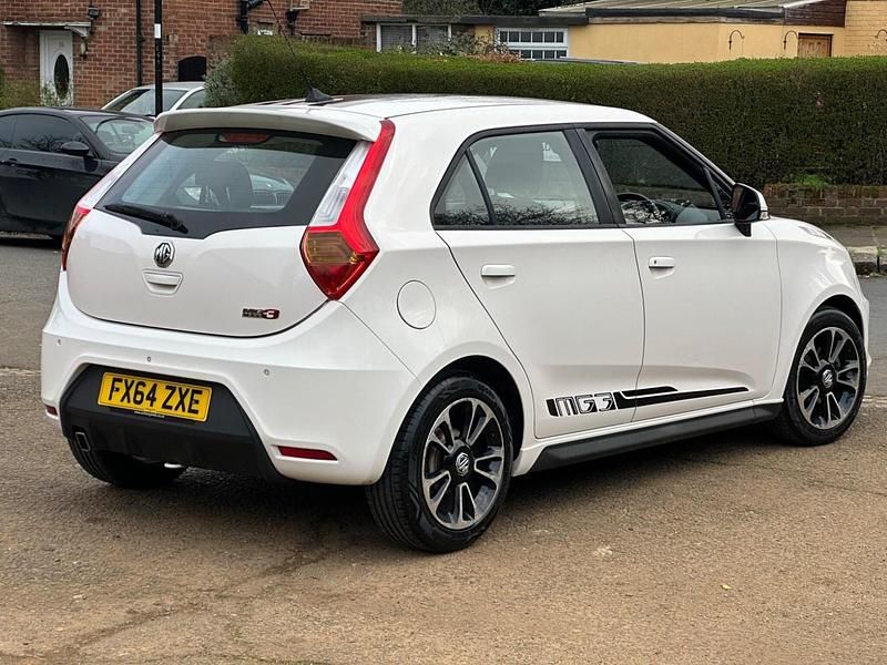Used MG MG3 106 HP (77 kW) 2014 White Hatchback