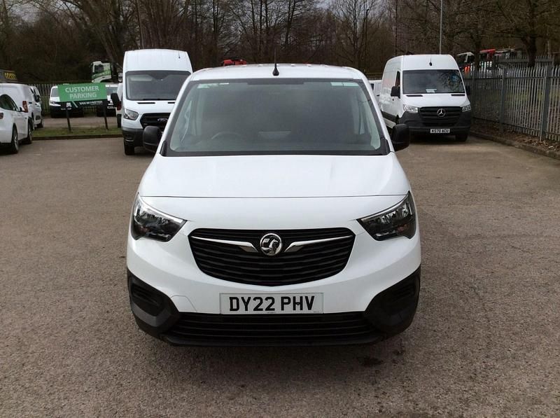 Used Vauxhall Combo 100 HP (73 kW) 2022 White MPV