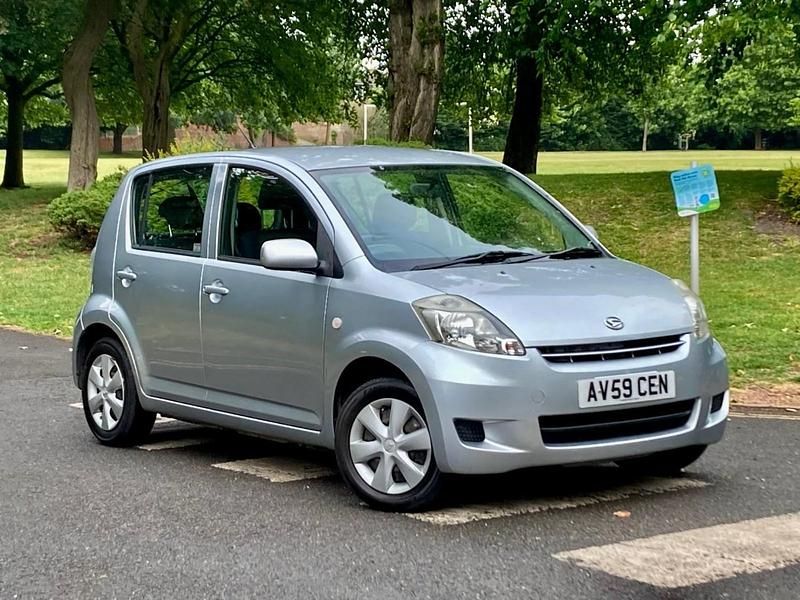 Used Daihatsu Sirion 87 HP (63 kW) 2009 Silver Hatchback
