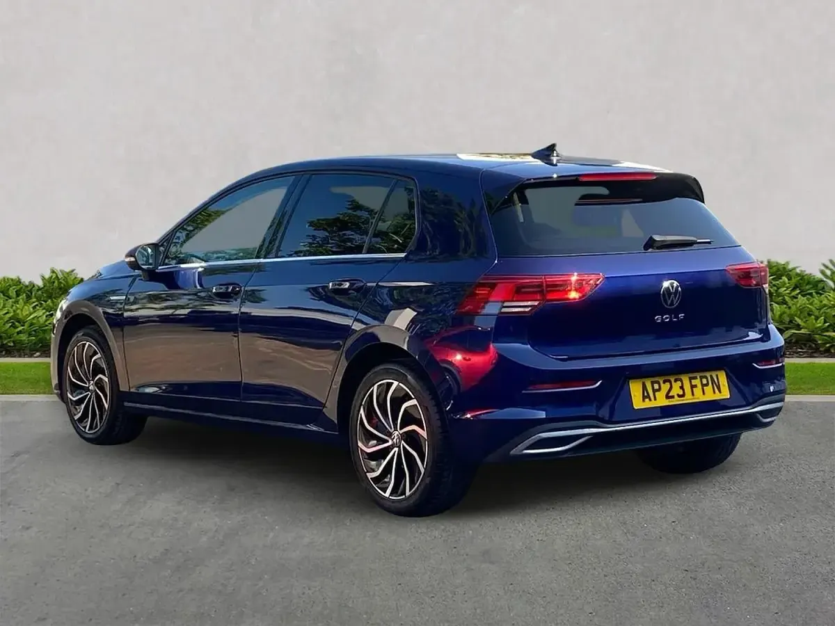 Used VW Golf VIII Edition 130 HP (95 kW) 2023 Blue Hatchback