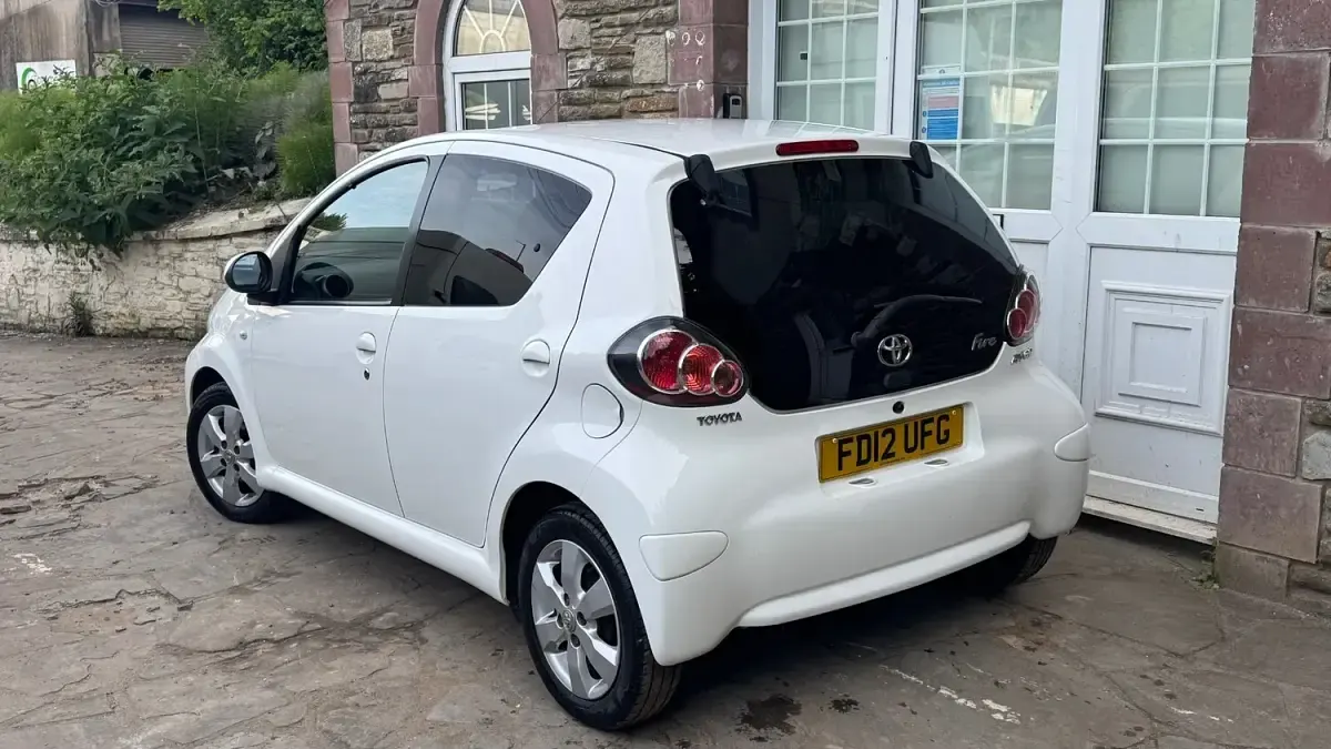 Used Toyota Aygo 68 HP (50 kW) 2012 White Hatchback