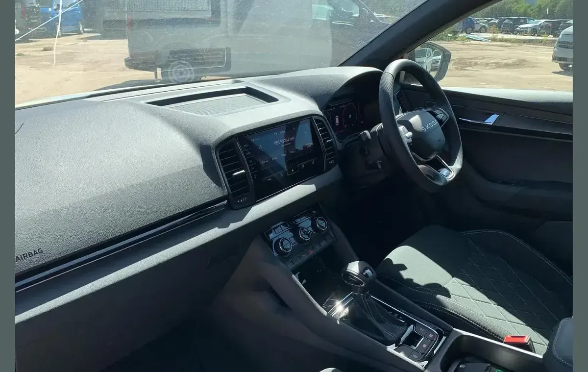 New Skoda Karoq SportLine 150 HP (110 kW) 2026 White SUV